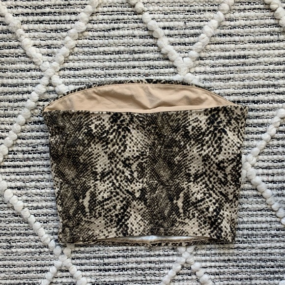 🐍SNAKE SKIN CROPPED TUBE TOP SIZE SMALL - Picture 3 of 5